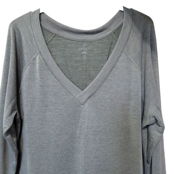 Freely green v-neck soft sweatshirt Women's size large 1136 - Picture 3 of 6
